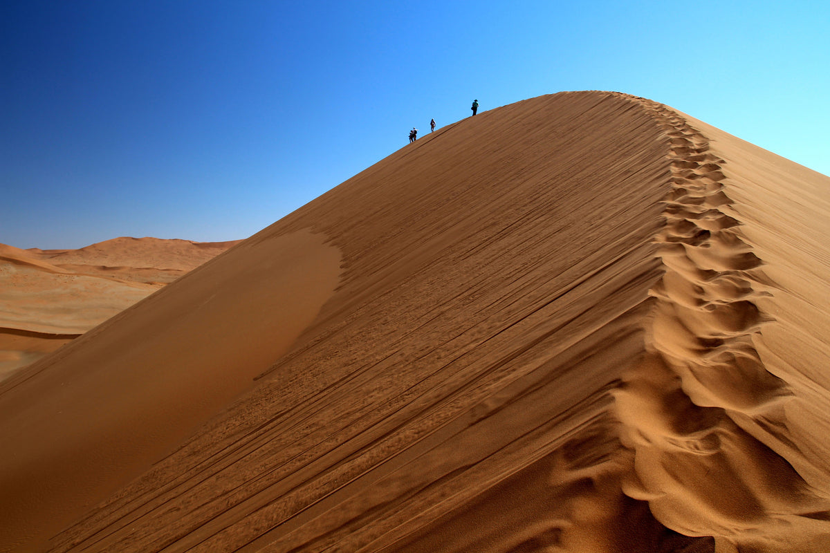 acrylic-print-desert-hike-in-namibia
