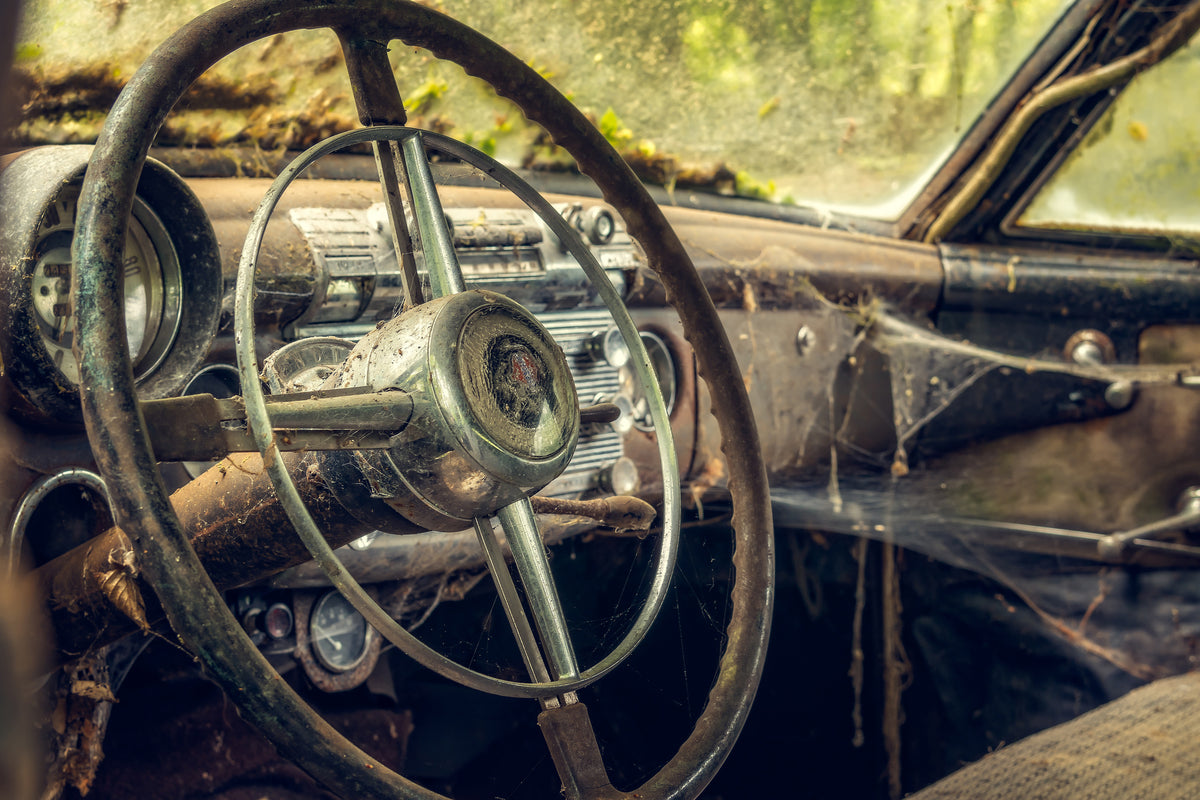 3-piece-canvas-print-disintegrated-vintage-car