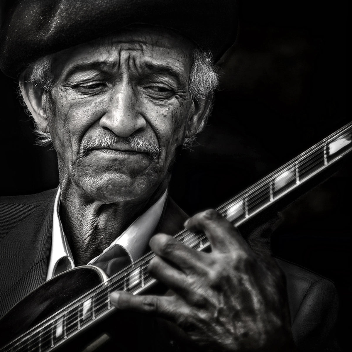 aluminium-print-the-guitarist