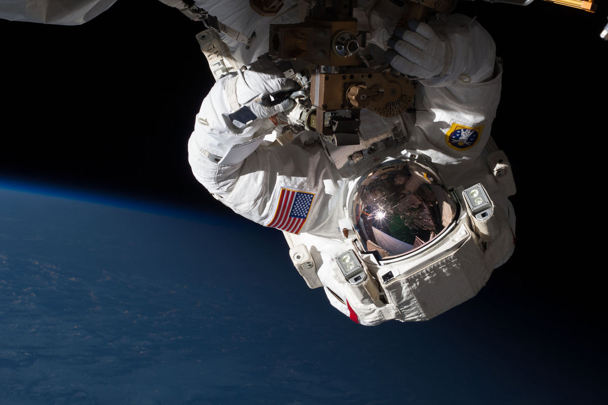 acrylic-print-astronaut-in-xl