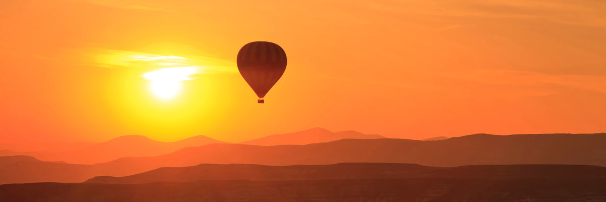 panoramic-3-piece-aluminium-print-hot-air-balloon-at-sunset-panorama