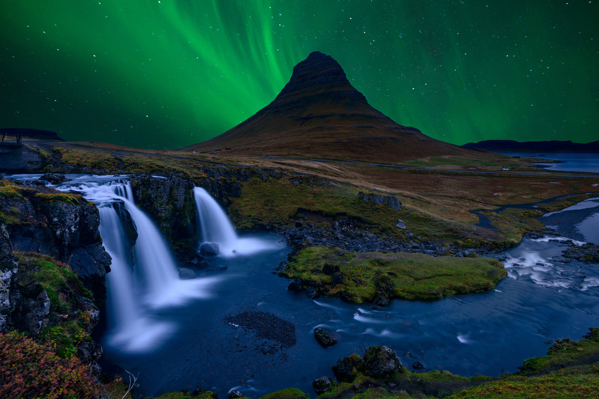 3-piece-aluminium-print-kirkjufell-under-a-boreal-green-sky