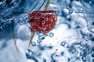 modern-3-piece-aluminium-print-raspberry-in-the-water