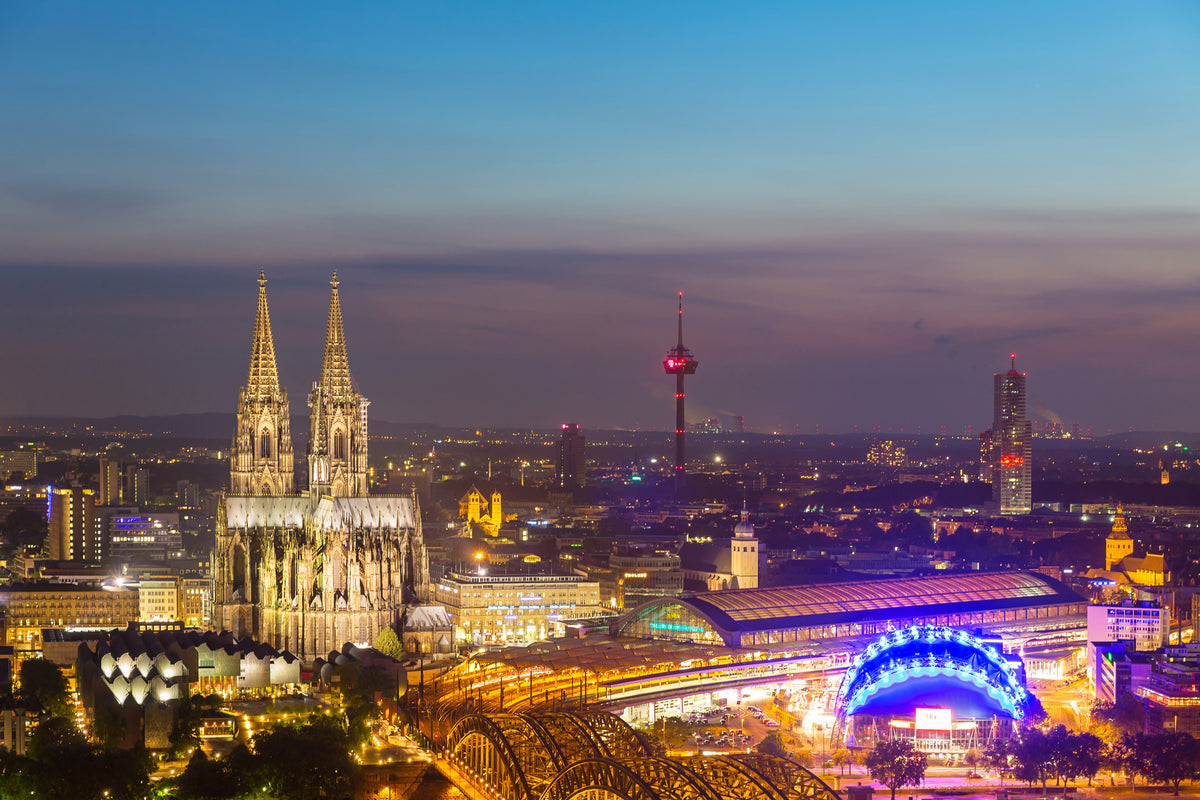 framedcanvas-print-skyline-cologne-cathedral-at-night