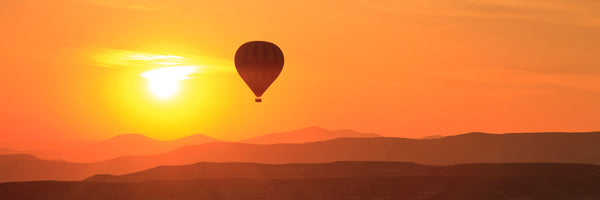 panoramic-acrylic-print-hot-air-balloon-at-sunset-panorama