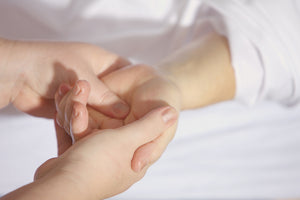 acrylic-print-hand-massage