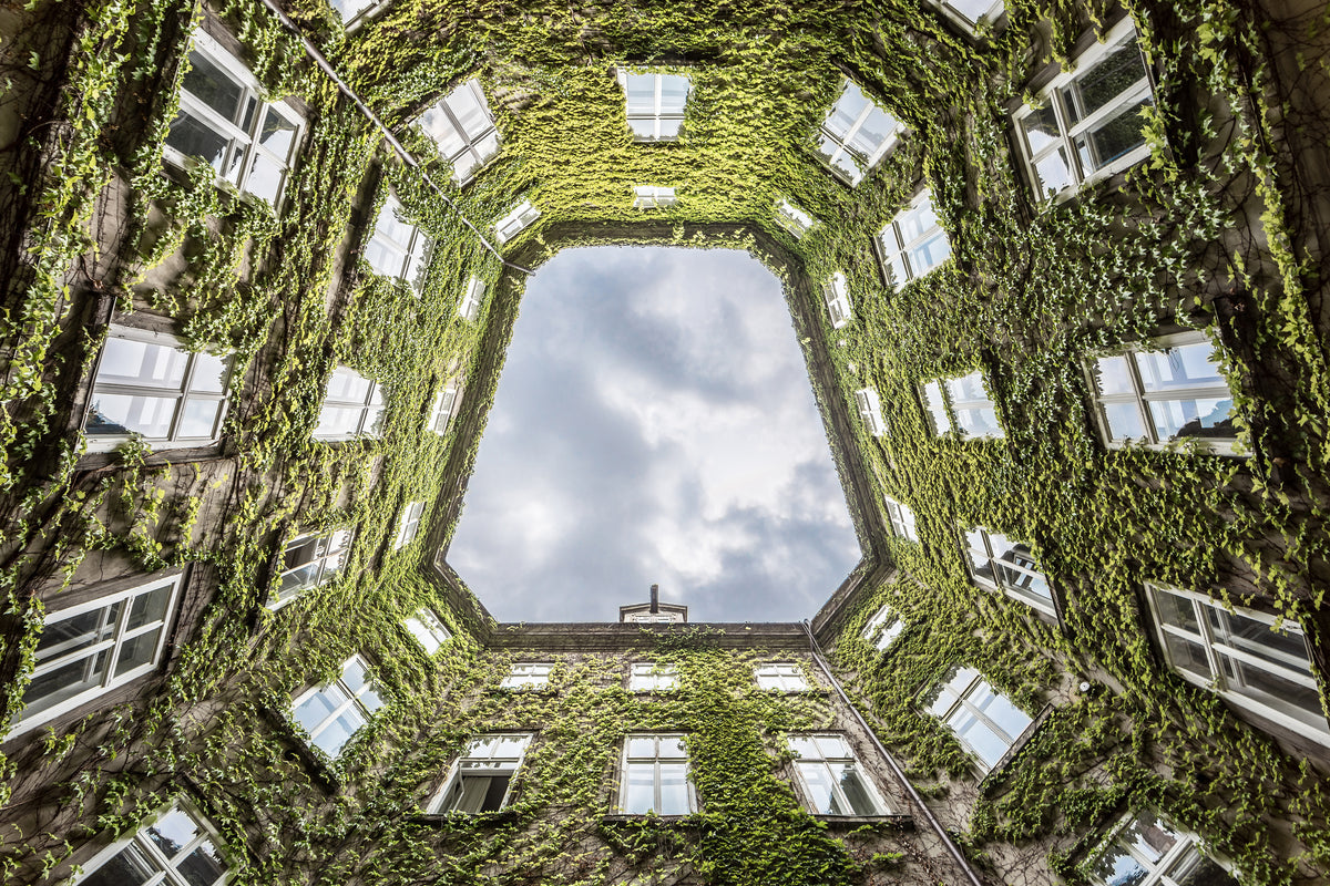 framedposter-print-vienna-courtyard-x