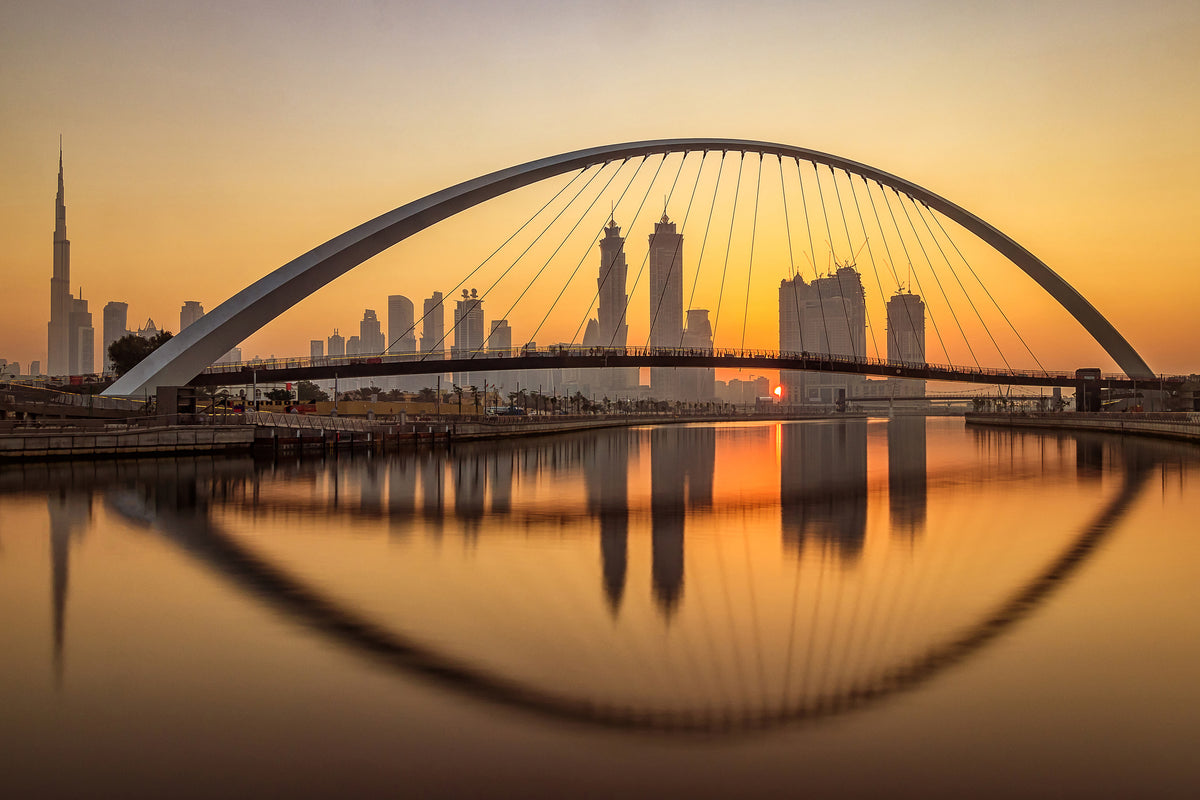 framedposter-print-sunrise-at-the-dubai-water-canal-x