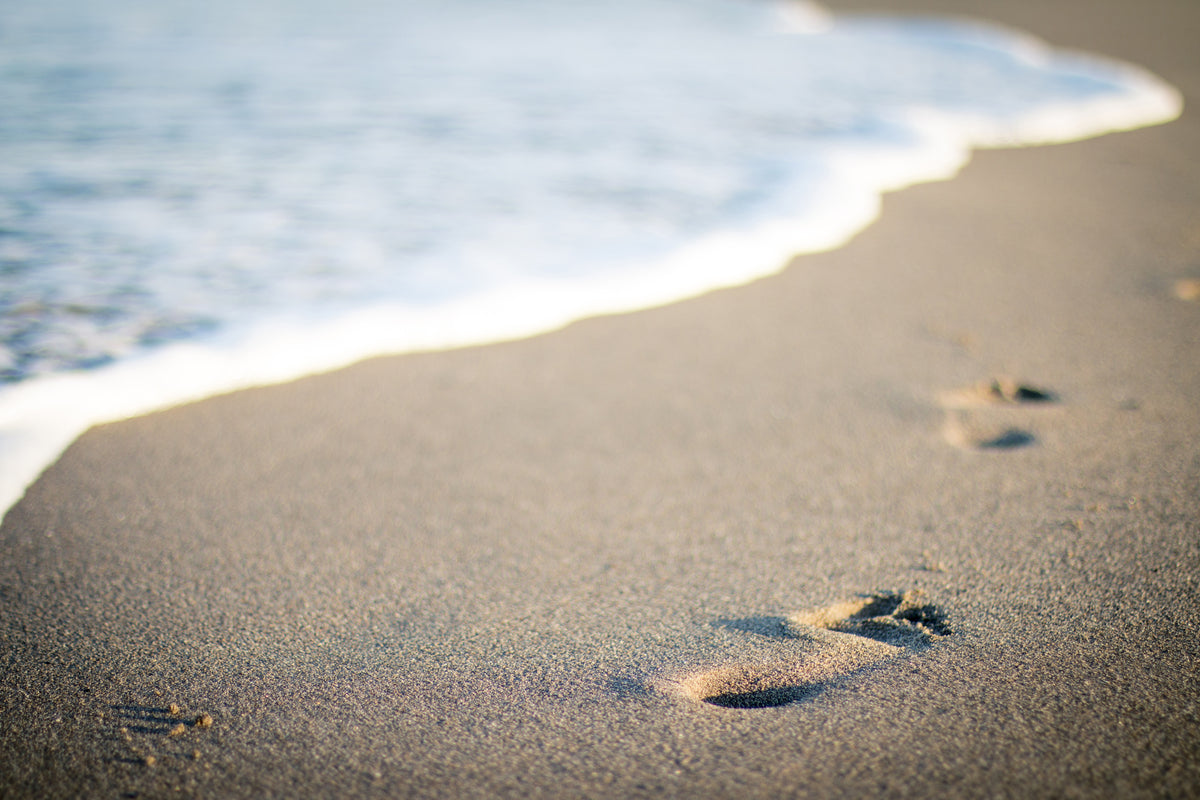 modern-3-piece-acrylic-print-footprints-in-the-sand-on-the-beach