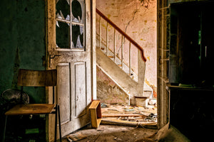aluminium-print-crumbled-stairs