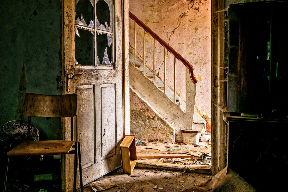 aluminium-print-crumbled-stairs