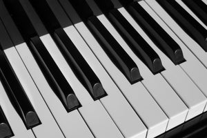 3-piece-aluminium-print-close-up-piano