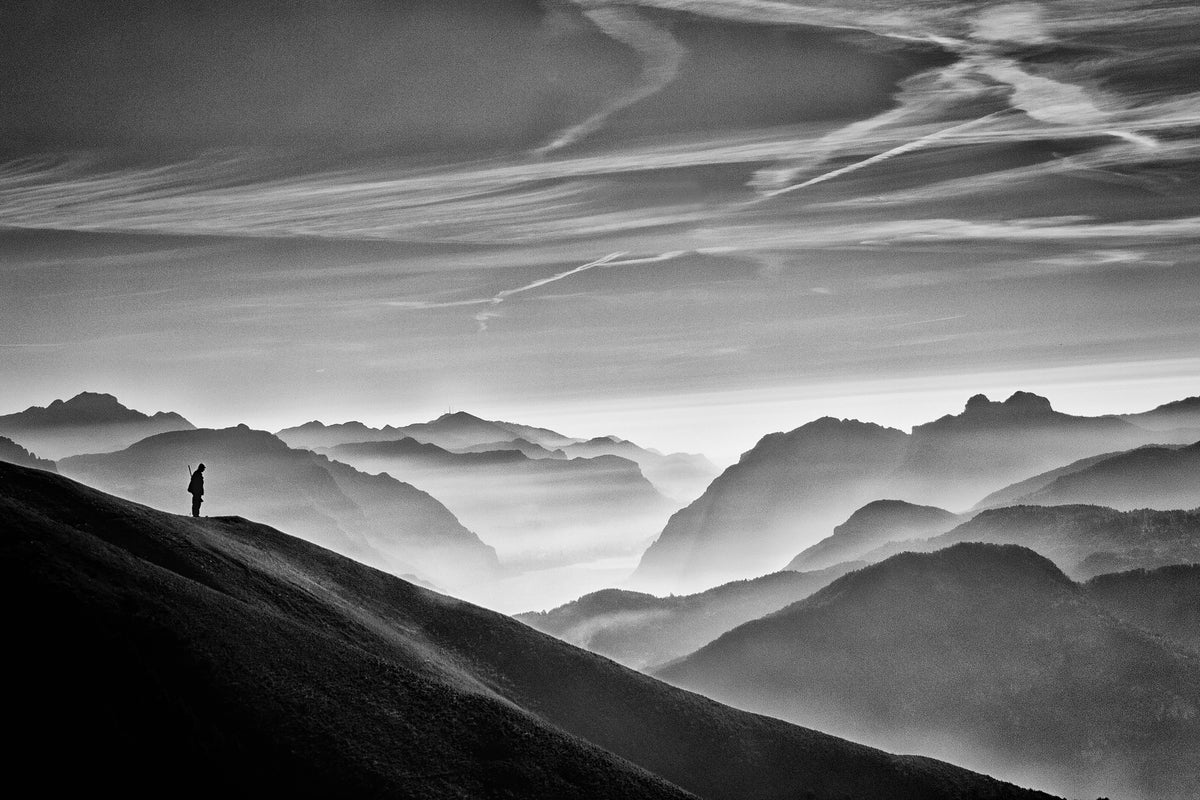 framedposter-print-hunter-in-the-fog-bw-x