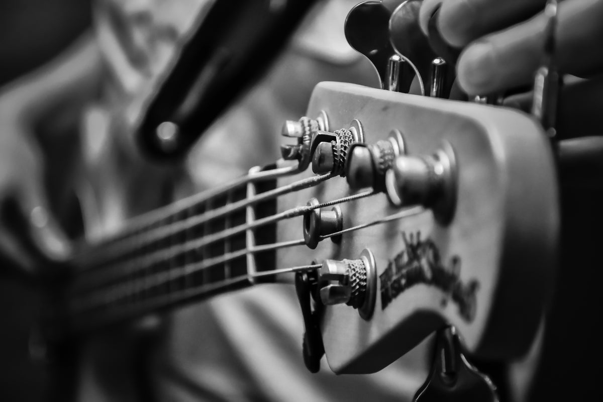 framedcanvas-print-close-up-guitarist
