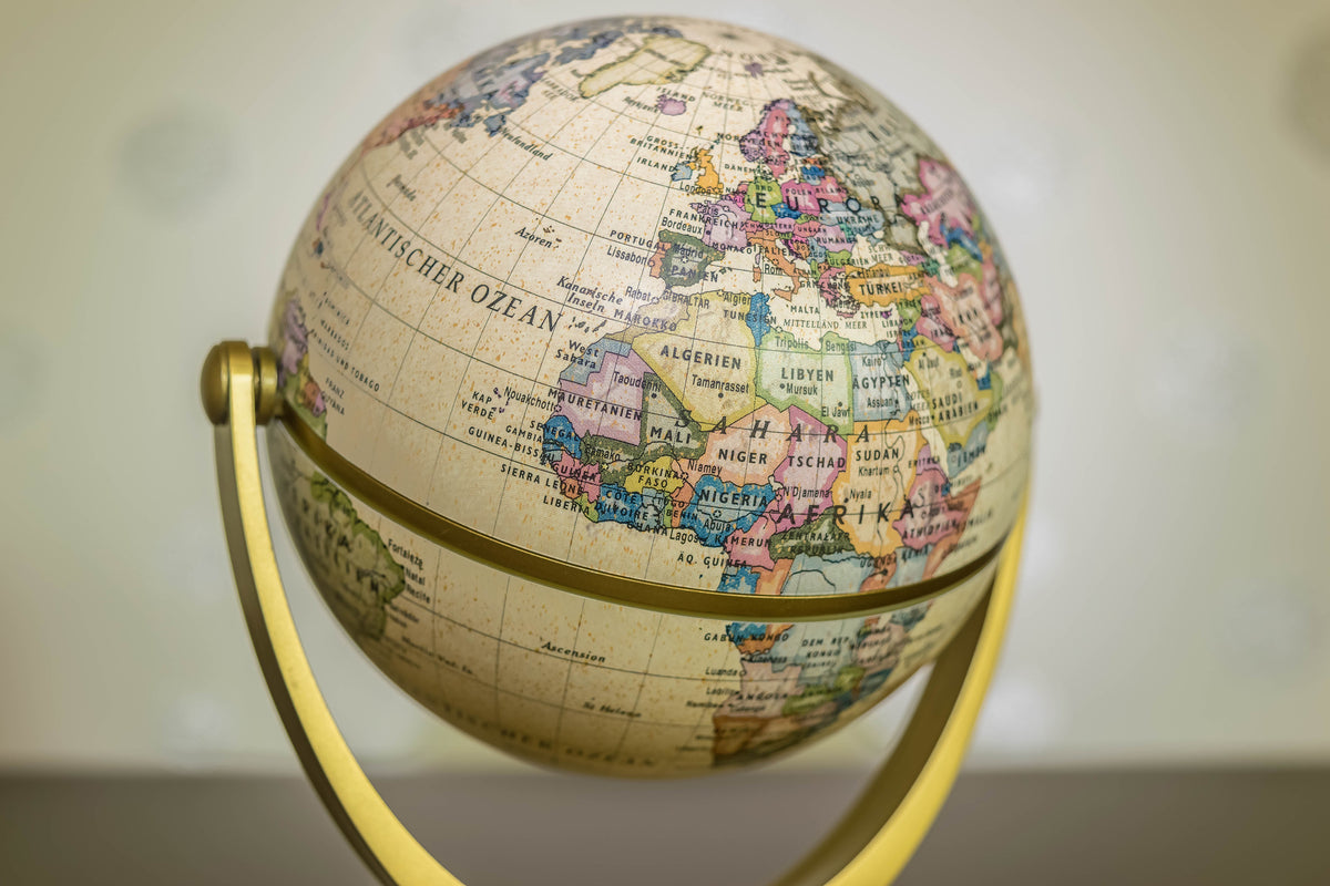 framedposter-print-the-globe