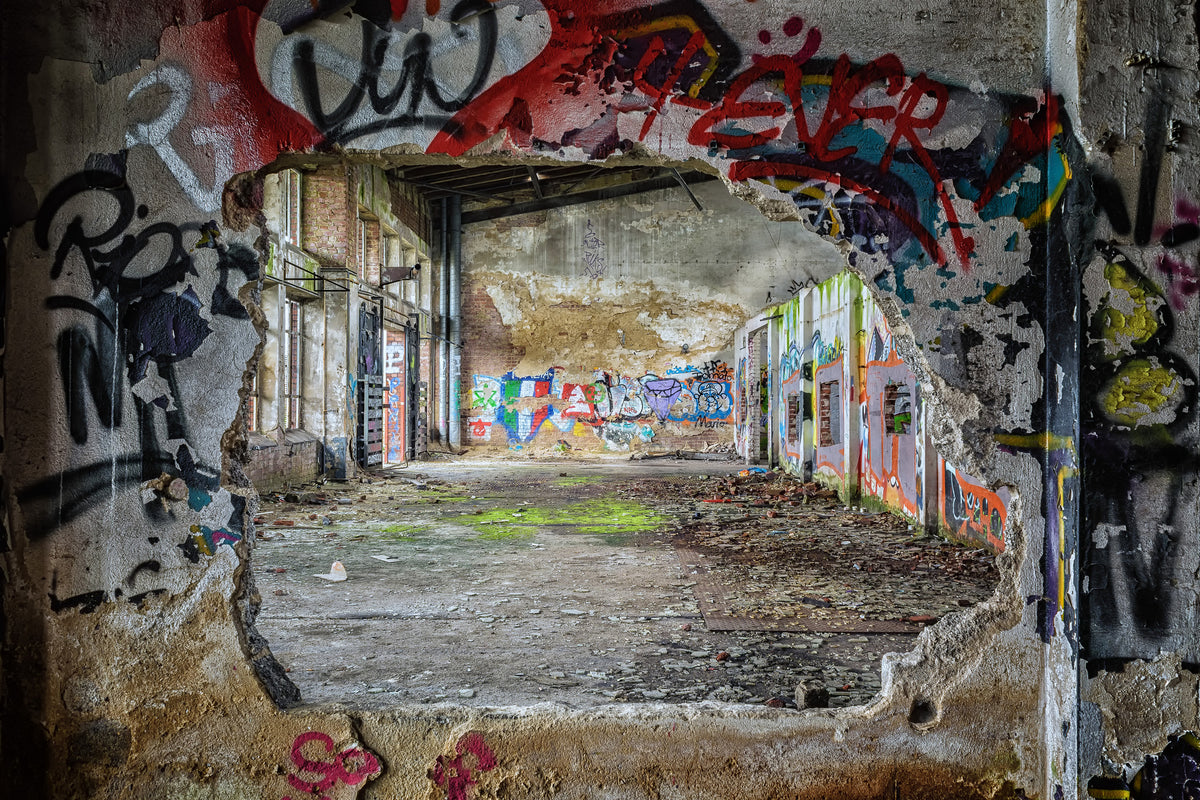3-piece-aluminium-print-graffiti-in-old-warehouse
