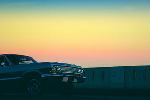 canvas-print-vintage-car-in-the-evening-light