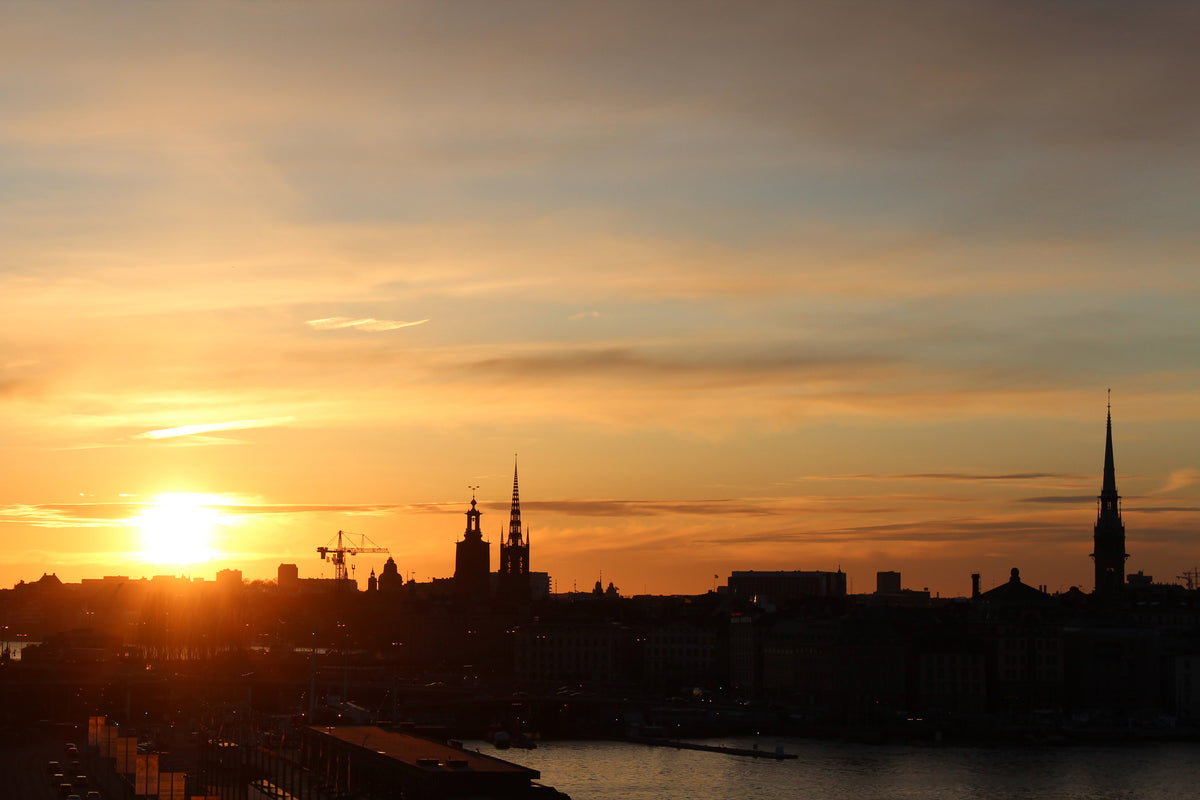 framedcanvas-print-city-in-the-evening-light