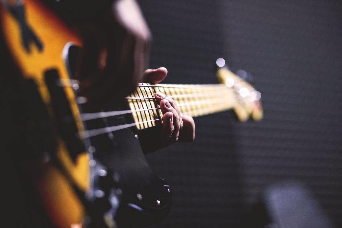 modern-3-piece-canvas-print-guitar-player