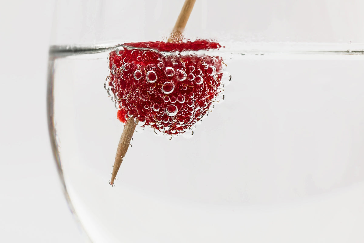 framedcanvas-print-raspberry-cocktail
