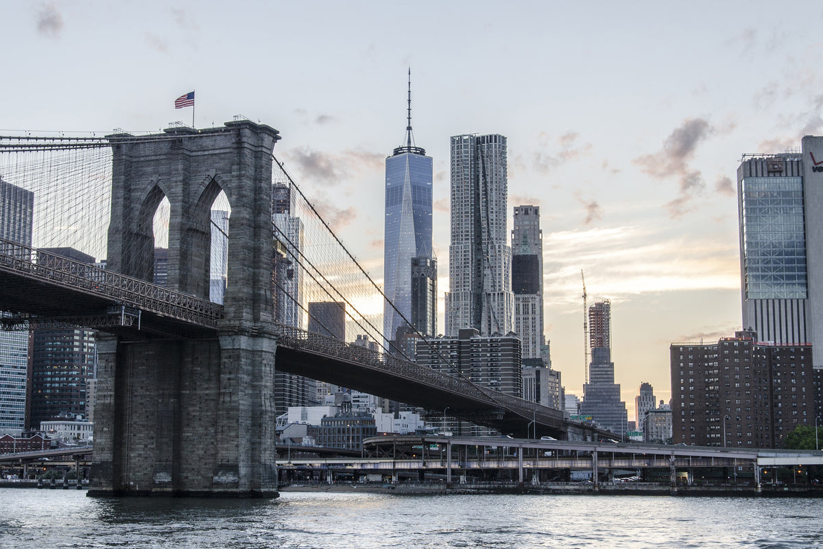 acrylic-print-the-brooklyn-bridge-in-the-evening